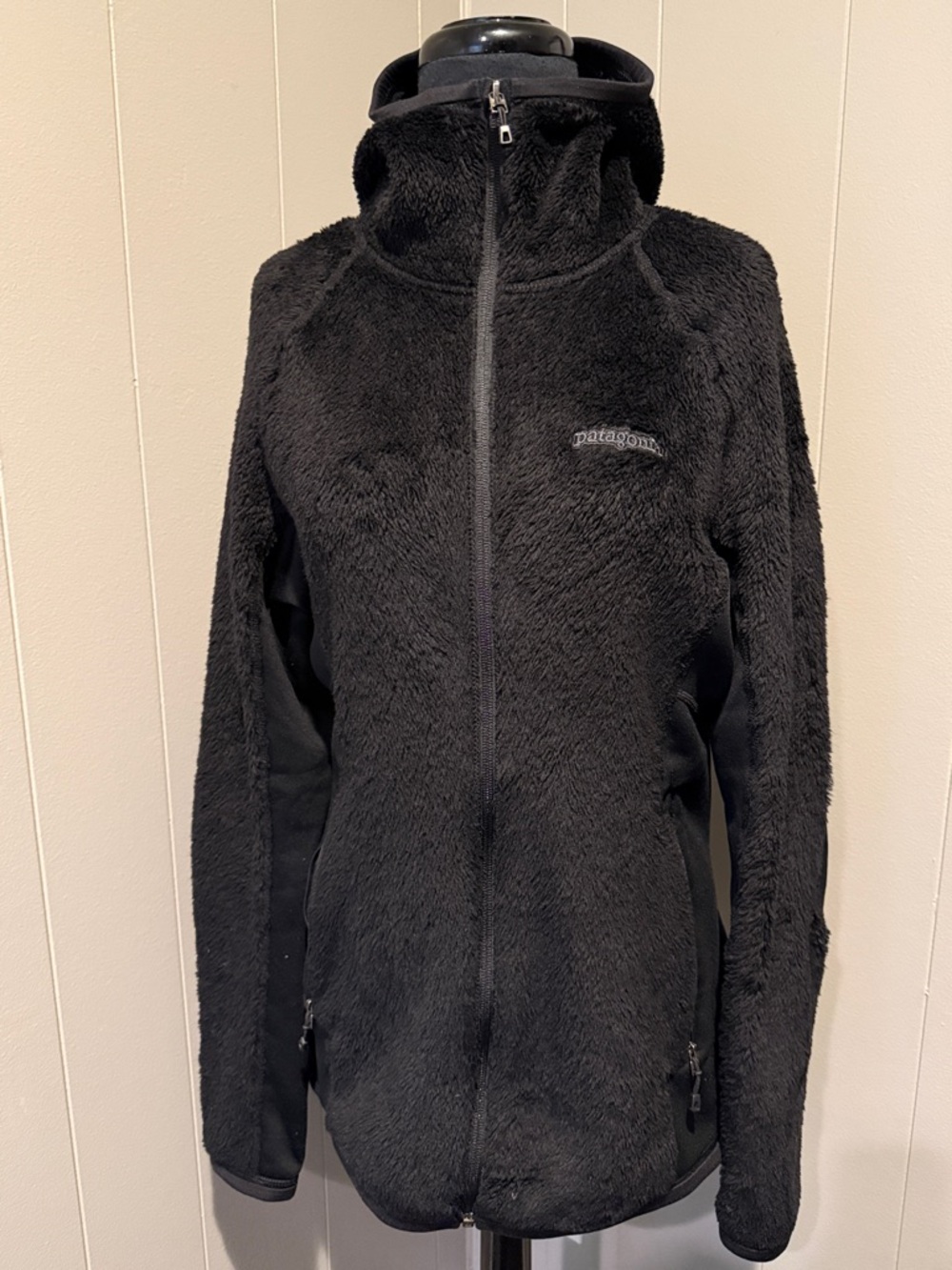 B40 Patagonia Women’s Large Black Hooded Teddy Jacket